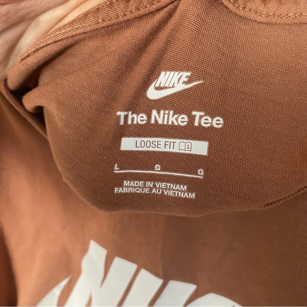 Never Worn Nike Tee Short Sleeved Nude Colored Crop Top! - Picture 3 of 5